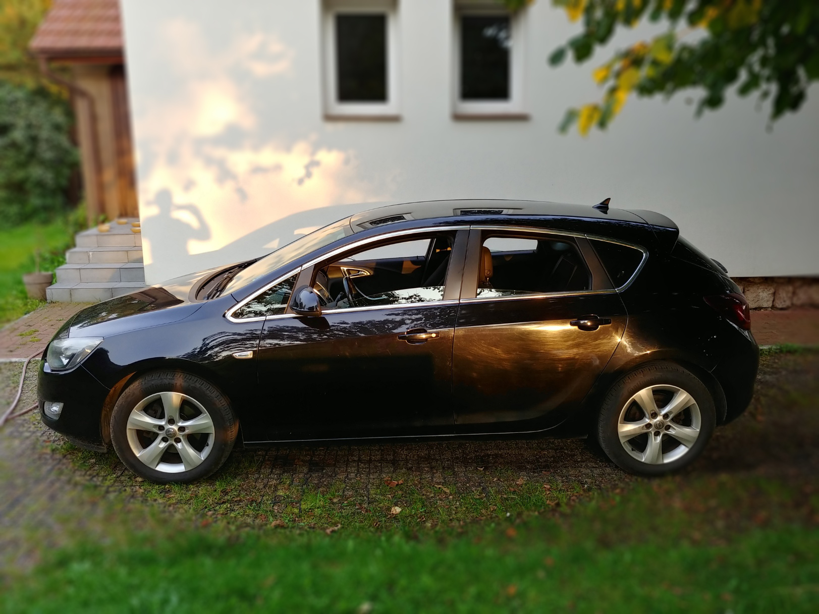 Opel Astra J 180KM z boku
